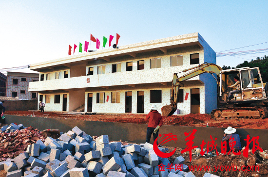博社村“两委”新办公楼正在迅速搭建